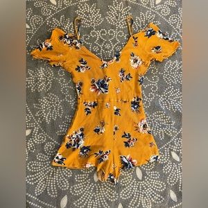 Kendall & Kylie Cold Shoulder Floral Romper S